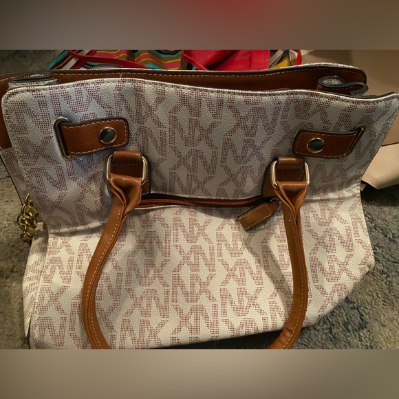 NX (Noble Exchange) Shoulder Bag - Picture 2 of 2